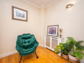 Gated Riverside London SE16 apartment with parking Pass the Keys